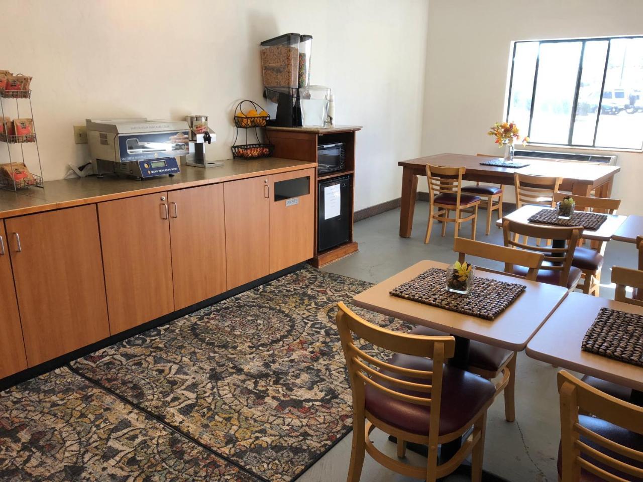 מלון Super 8 By Wyndham בנד מראה חיצוני תמונה
