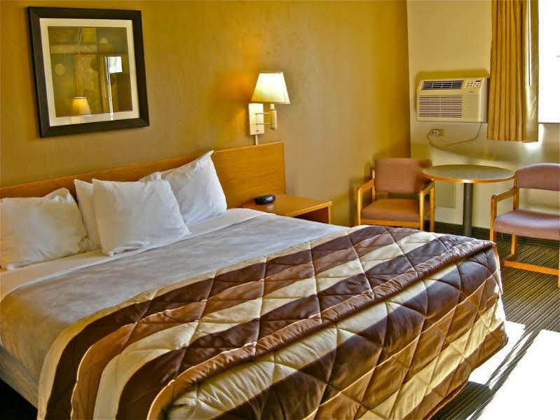 מלון Super 8 By Wyndham בנד מראה חיצוני תמונה